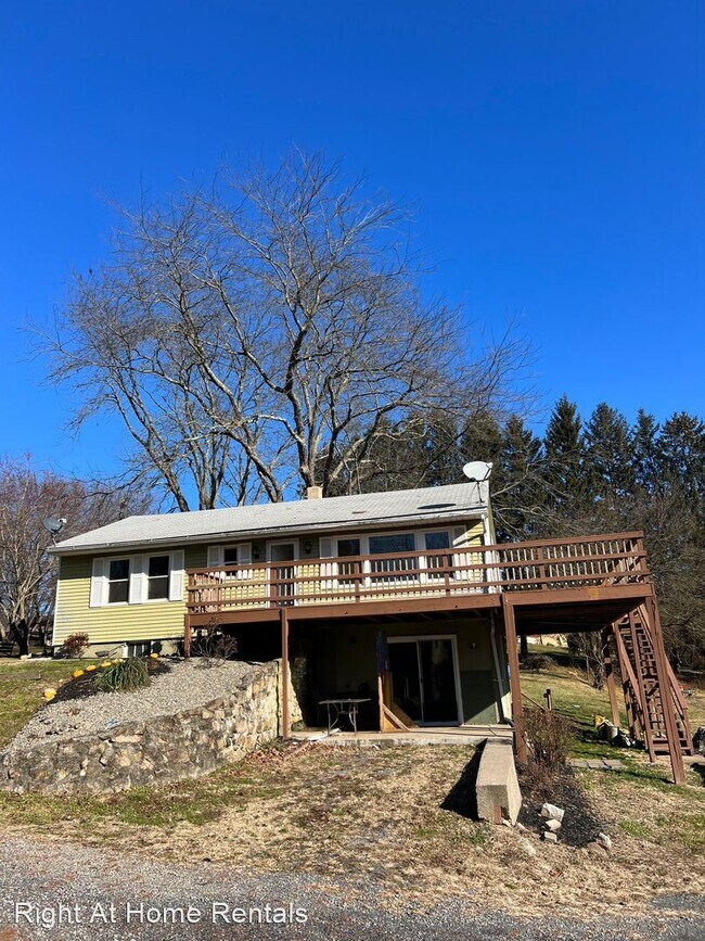 3 br, 1 bath House 505 Royal Manor Rd House Rental in Williams