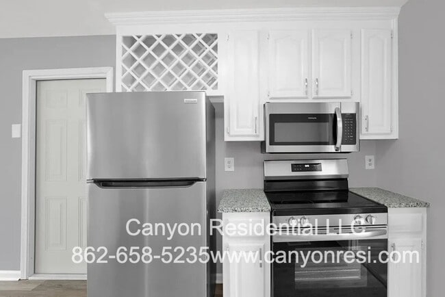 Foto del edificio - 217 Overton Rd