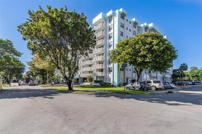 Foto del edificio - 15600 NW 7th Ave