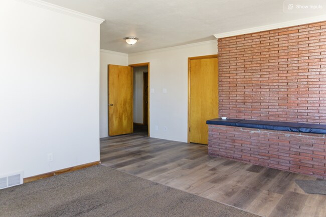 Foto del edificio - 466 E Center St