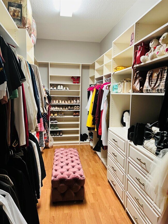 Foto del edificio - 2229 Ridgewood Cir