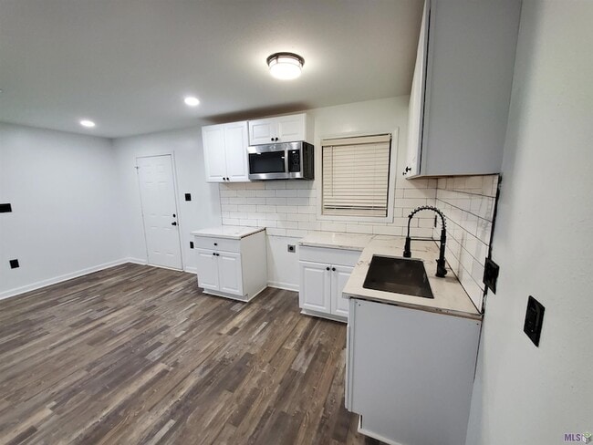 Building Photo - 7650 Gov Derbigny Dr