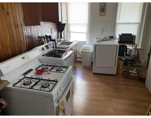 Building Photo - 428 E 5th St