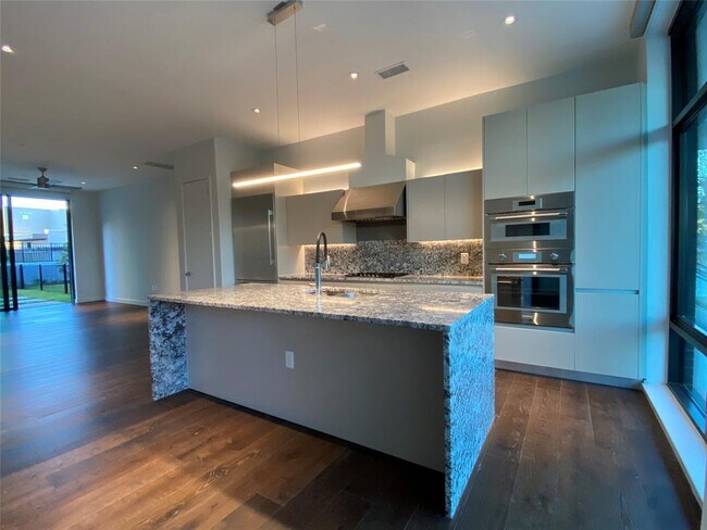 Building Photo - 5979 Caruth Haven Ln