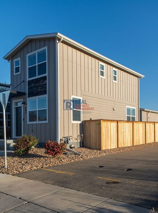 Building Photo - 897 Great Plains Ave