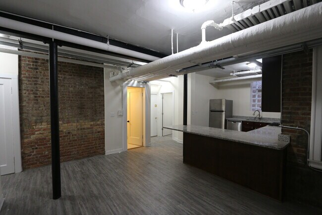 Building Photo - 937 E 54th Pl