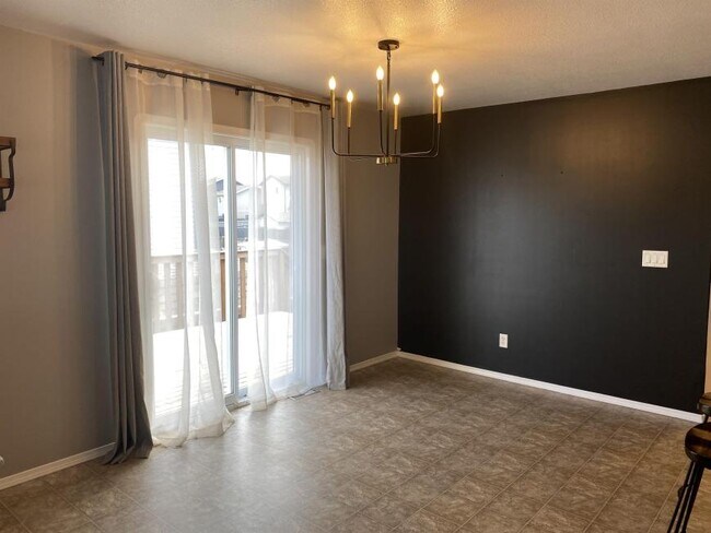 Photo du bâtiment - 3 bedroom in Grande Prairie AB T8W 2V1