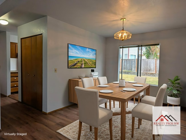 Building Photo - West of Lake Meridian, Easy Commute & Clos...