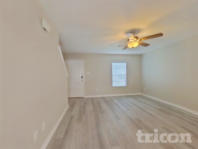 Building Photo - 15684 Del Norte Dr