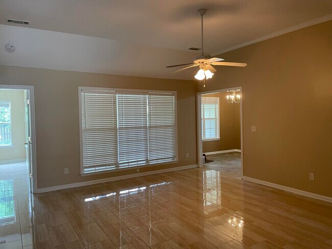 Building Photo - 1247 Carriage Dr