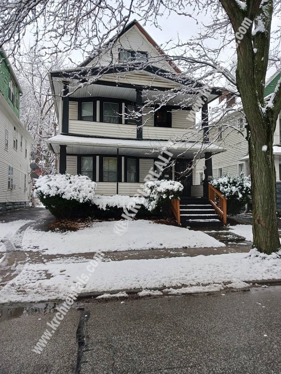 Foto del edificio - 3-Bedroom Home with Basement in Glenville ...