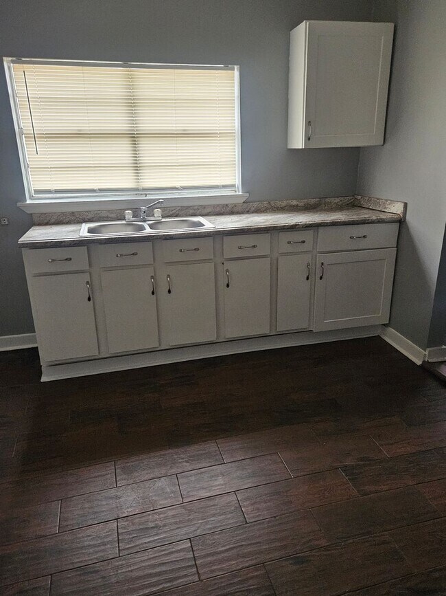 Foto del edificio - Available now! MOVE IN SPECIAL $200 OFF FIRST MONTHS RENT!! THIS PROPERTY IS SECTION 8 FRIENDLY!