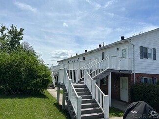 Building Photo - 608 Sunberry St