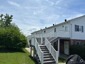 Building Photo - 608 Sunberry St