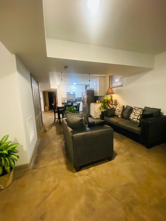 Living Room - 401 E 38th St