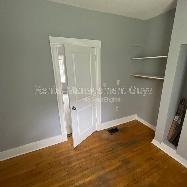 Foto del edificio - 2931 N Bryant Ave