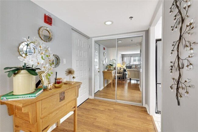 Building Photo - 204 Quayside Cir