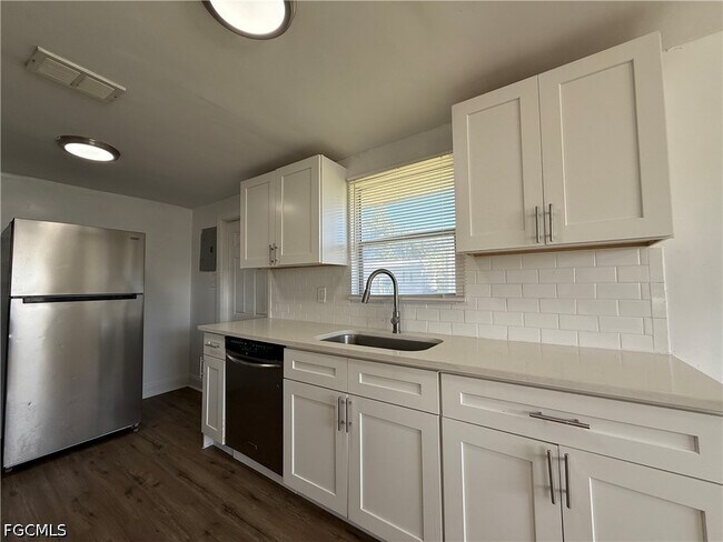 Foto del edificio - 1154 Gamble St