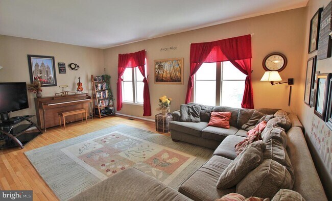 Foto del edificio - 5459 Tillary Ct