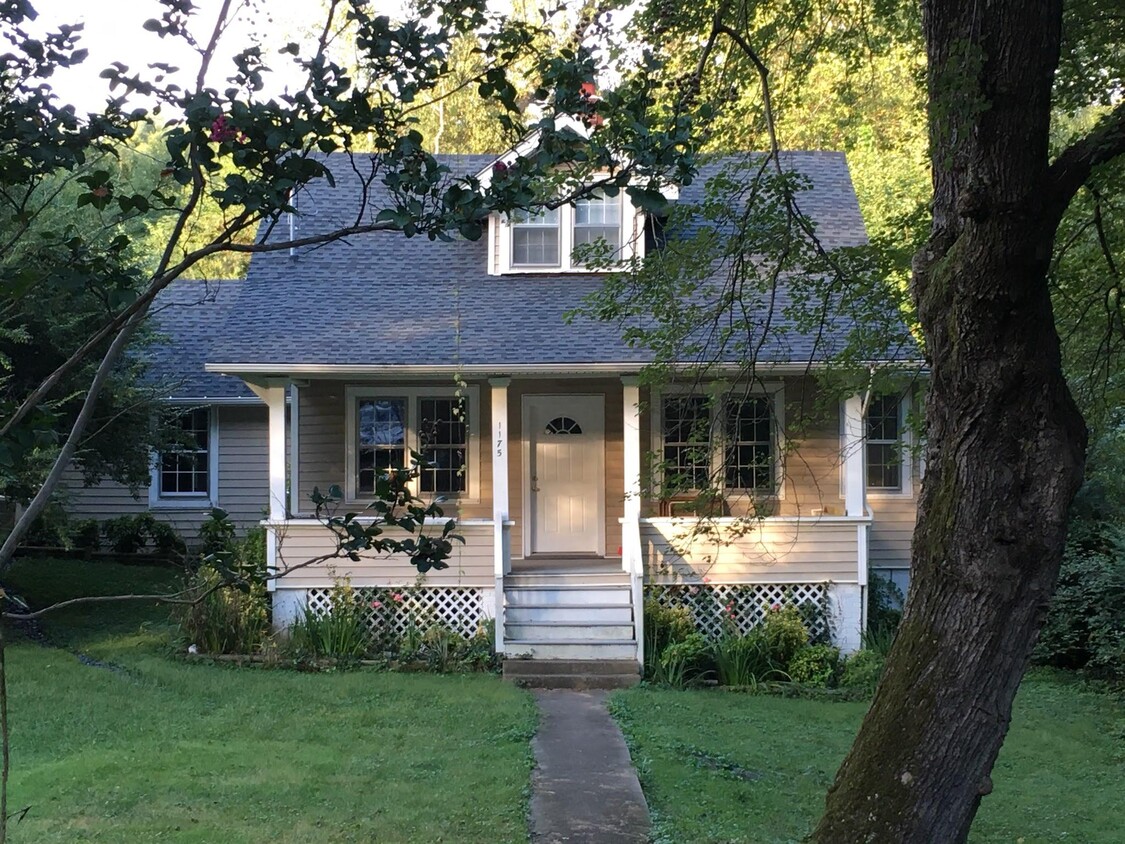 Primary Photo - 1175 Valley St