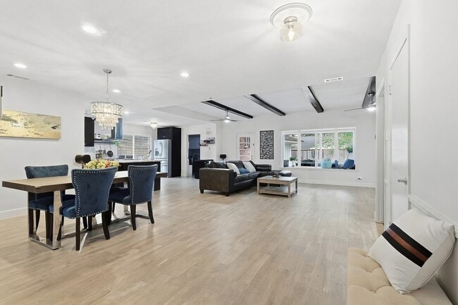 Building Photo - 5218 Imogene St