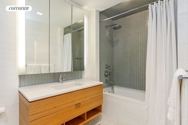 Foto del edificio - 303 E 33rd St