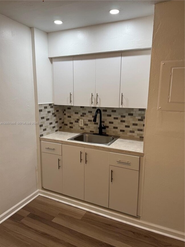 Foto del edificio - 645 NE 35th St