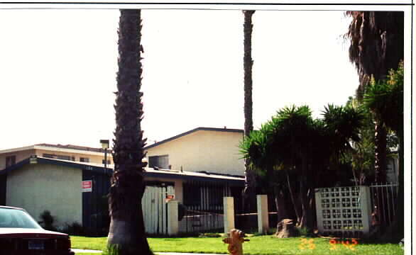 Foto del edificio - 184-190 W Guinida Ln