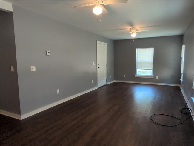 Building Photo - 725 NE 25th St