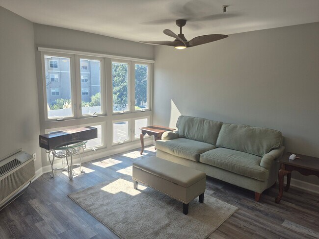 Foto del edificio - 1100 Possum Trot Rd