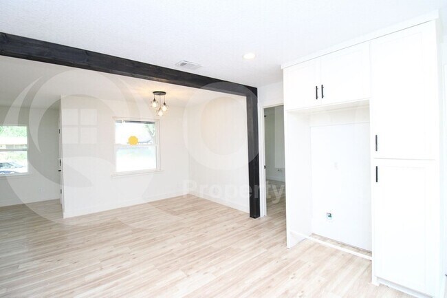 Foto del edificio - 11220 Visalia Dr