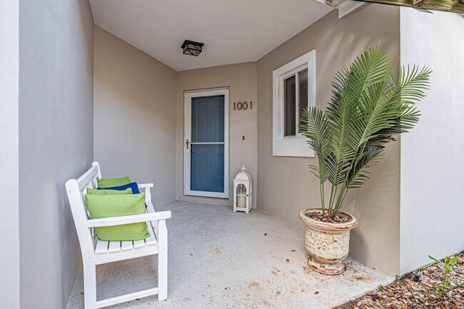 Building Photo - 1335 Winding Oaks 1001