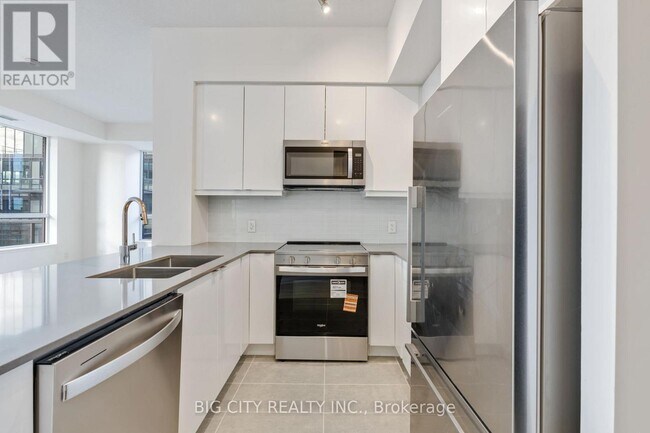 Photo du bâtiment - 3270 Sheppard Ave E