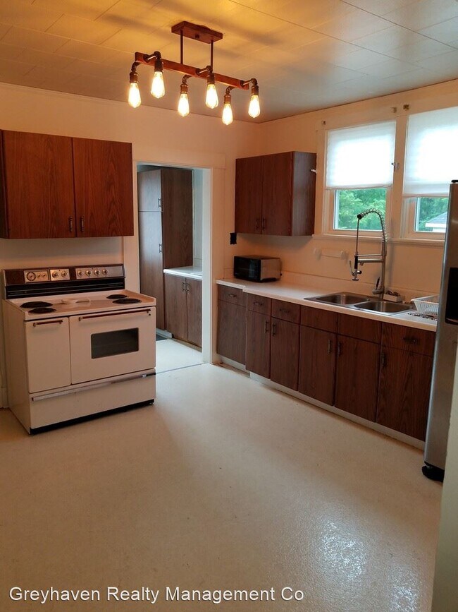 Building Photo - 3 br, 1 bath House - 3100 E. 44th Street
