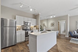 Building Photo - The Lyndon