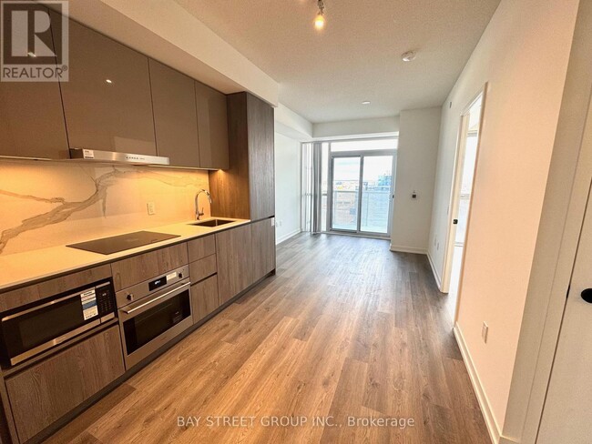 Building Photo - 8 Interchange Wy