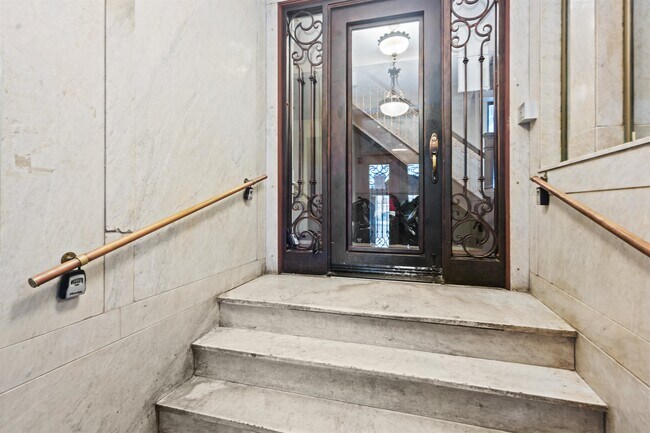 Foto del edificio - 6601 Broadway
