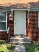 Building Photo - 636 S Hydraulic Ave