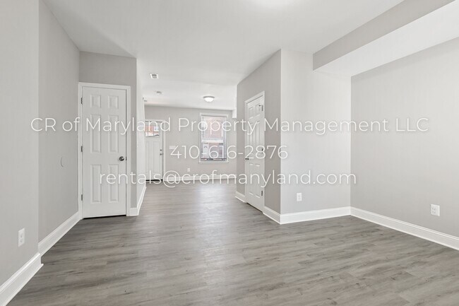 Building Photo - Don't miss out on this 3 bd!