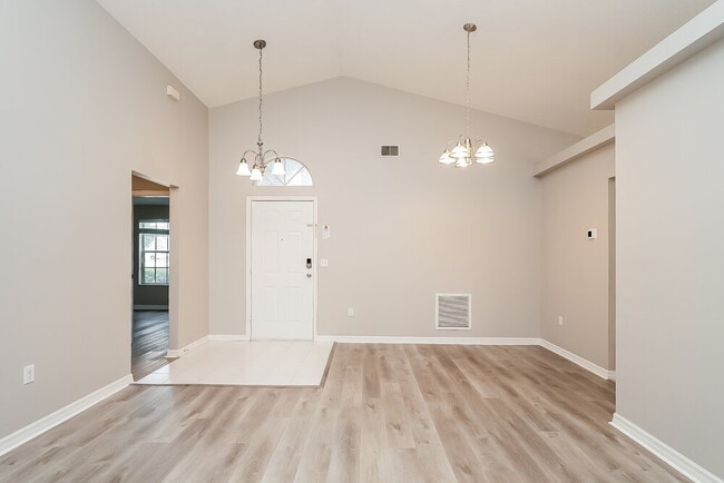 Building Photo - 303 Riunite Cir