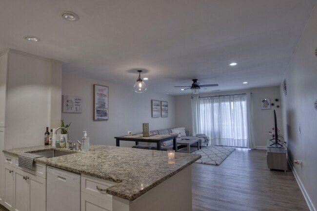 Building Photo - 4661 Fountains Dr S