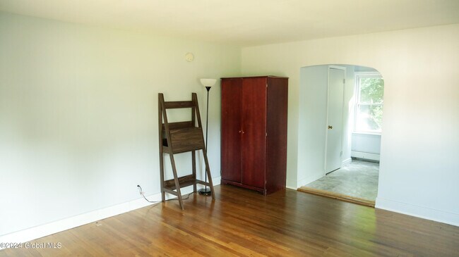 Foto del edificio - 2497 Western Ave