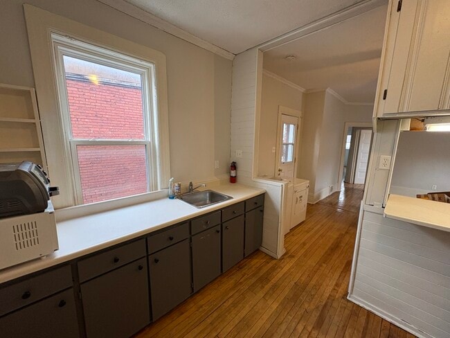 Building Photo - 67 Adeline St