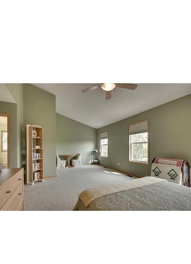 Foto del edificio - 15524 Lilac Dr