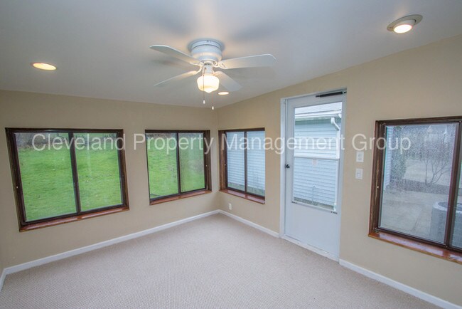 Building Photo - 1564 Maplegrove Rd