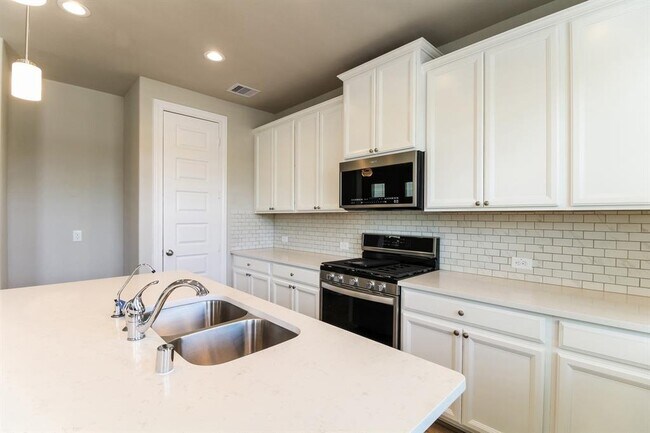 Building Photo - 9824 Rugged Oaks Dr