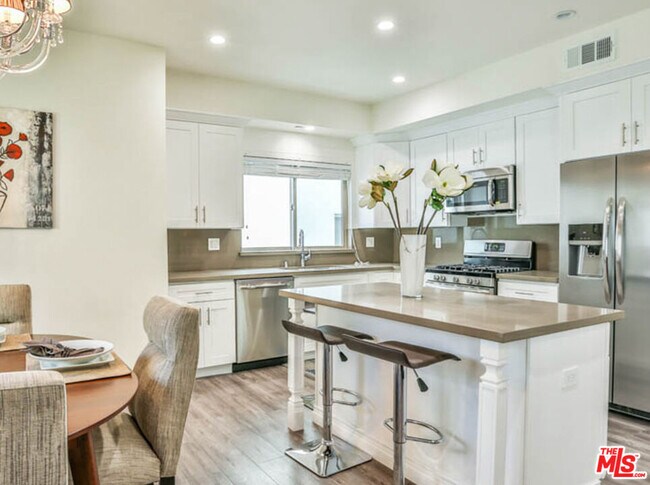 Foto del edificio - 1424 S Bentley Ave