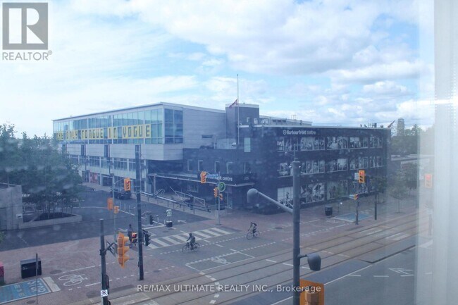 Photo du bâtiment - 218 Queens Quay W