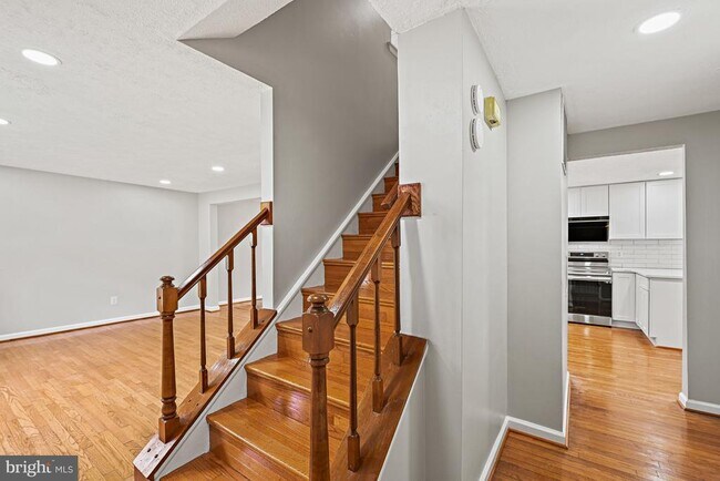 Foto del edificio - 9409 Mirror Pond Dr