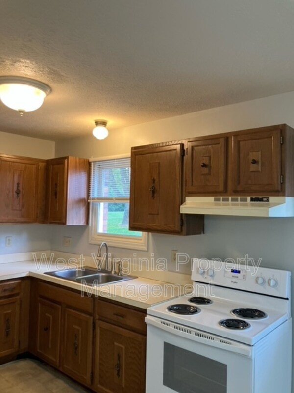 Building Photo - 190 Cardinal Way